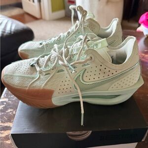 Nike Air Zoom G.T. Cut Academy Women’s Size 8.5 basketball shoes